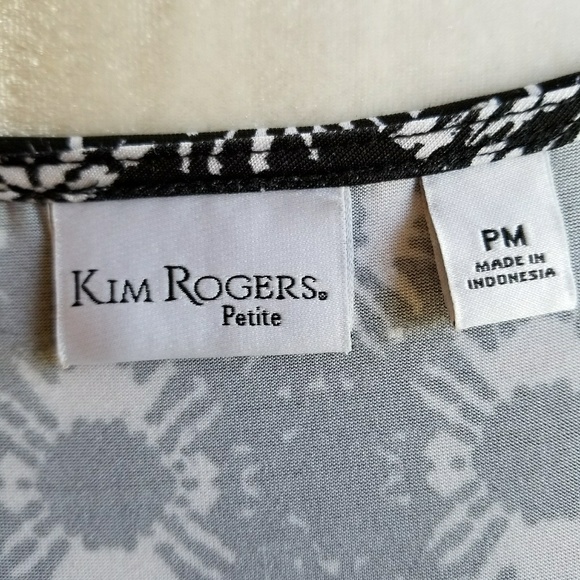 Sleeveless v neck dress - Picture 7 of 8